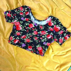 Black floral croptop